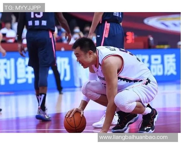 男篮北京对阵辽宁精彩重播回顾赛场激情与对抗的巅峰时刻