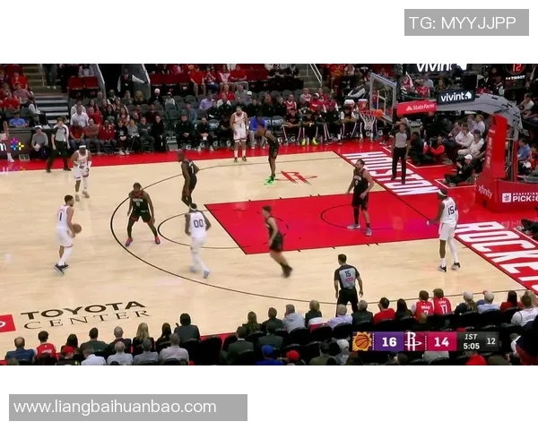 火箭队与太阳队激战正酣NBA赛场精彩对决引发球迷热议